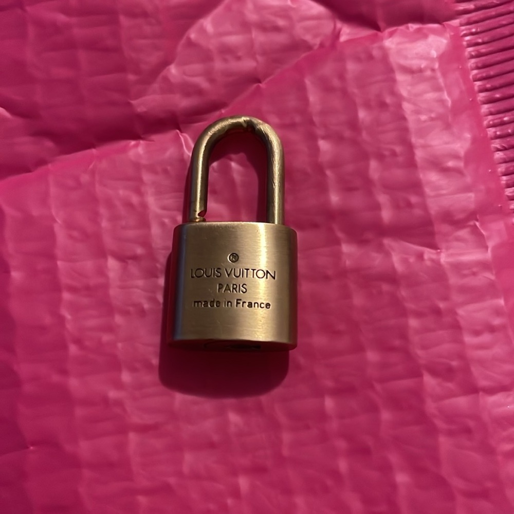 LV Authentic LOCK 318 SERIES No Key